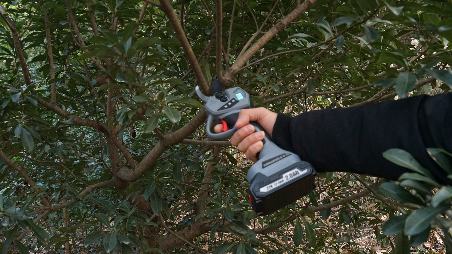 Exploring the Benefits of Lithium Battery Single Hand Saws