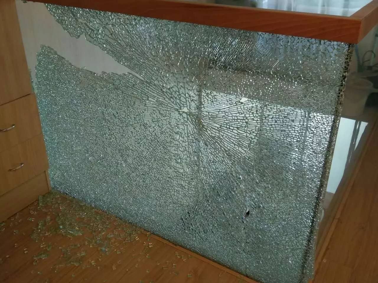  Selbstzerstörendes gehärtetes Glas (5) 