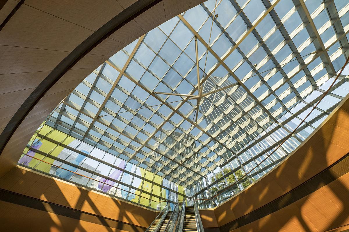 Want a transparent feeling for your dome glass? You need to control both the structure and the insulation. Guangzhou dome glass custom manufacturer