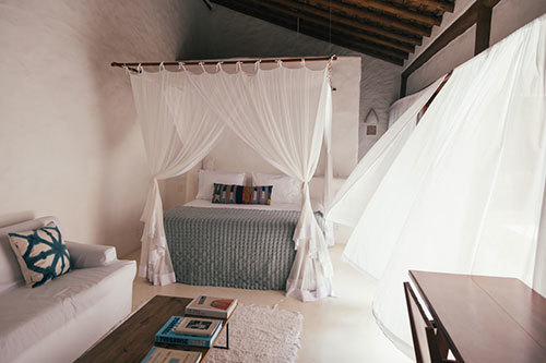 Notice of bed curtain