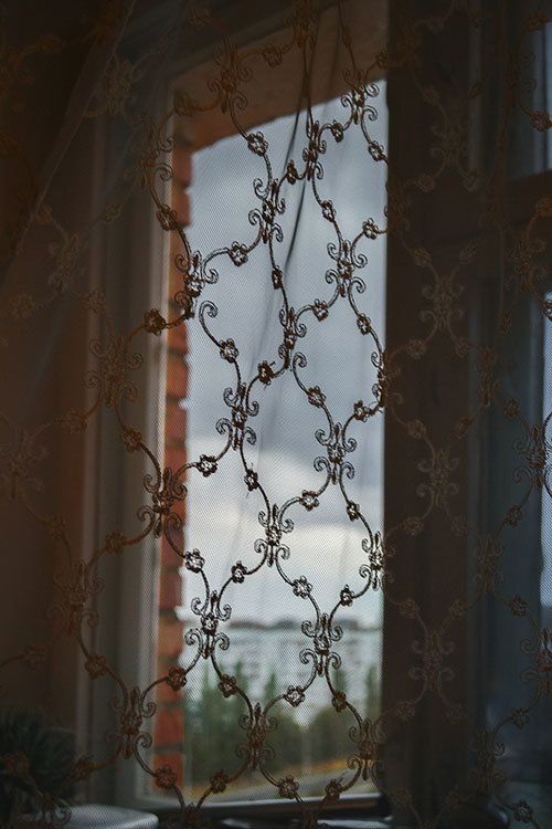 Bed Curtain Delicate Style in the Bedroom