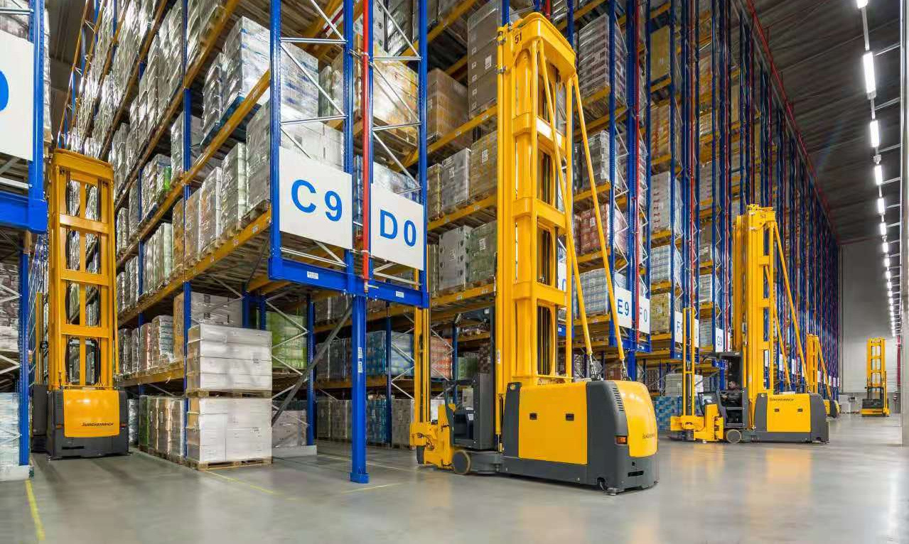 Xugong large tonnage counterweight forklift is sent to overseas markets in batches!
