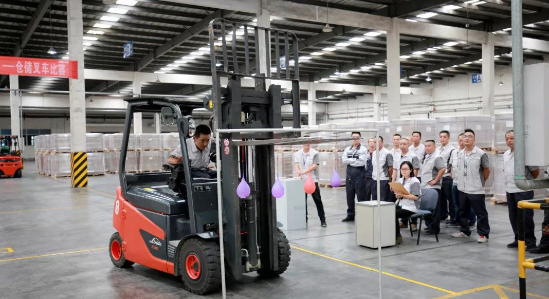 Advantages and protection of forward moving electric forklift