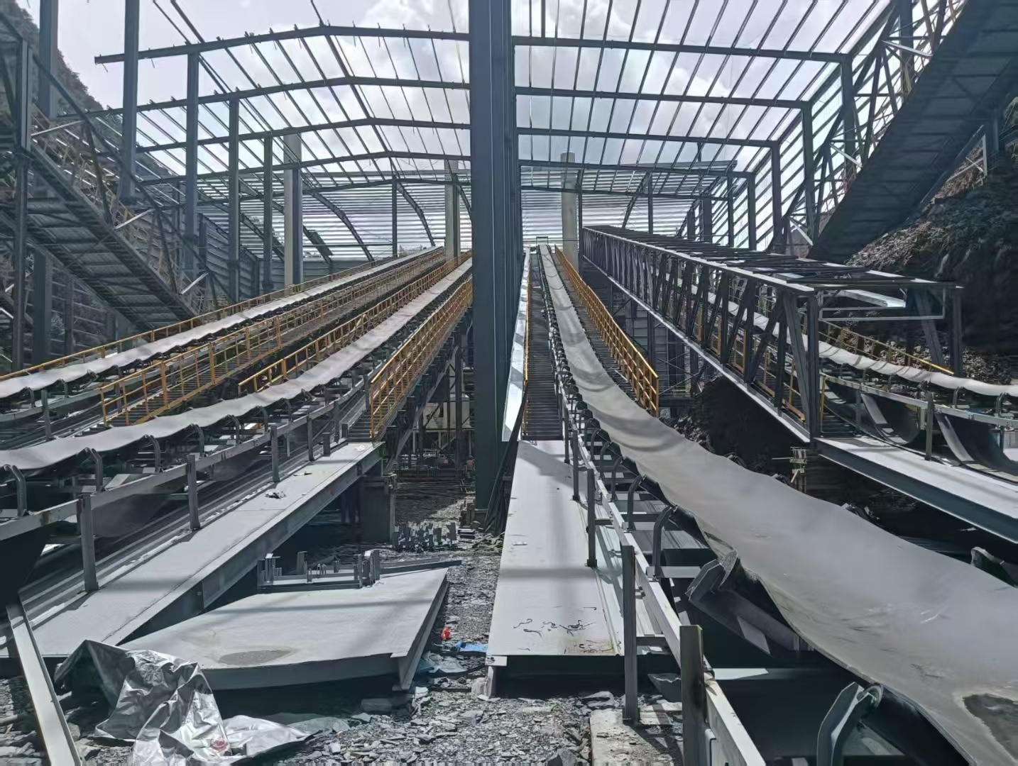 Cold-resistant conveyor belt Cold-resistant conveyor belt