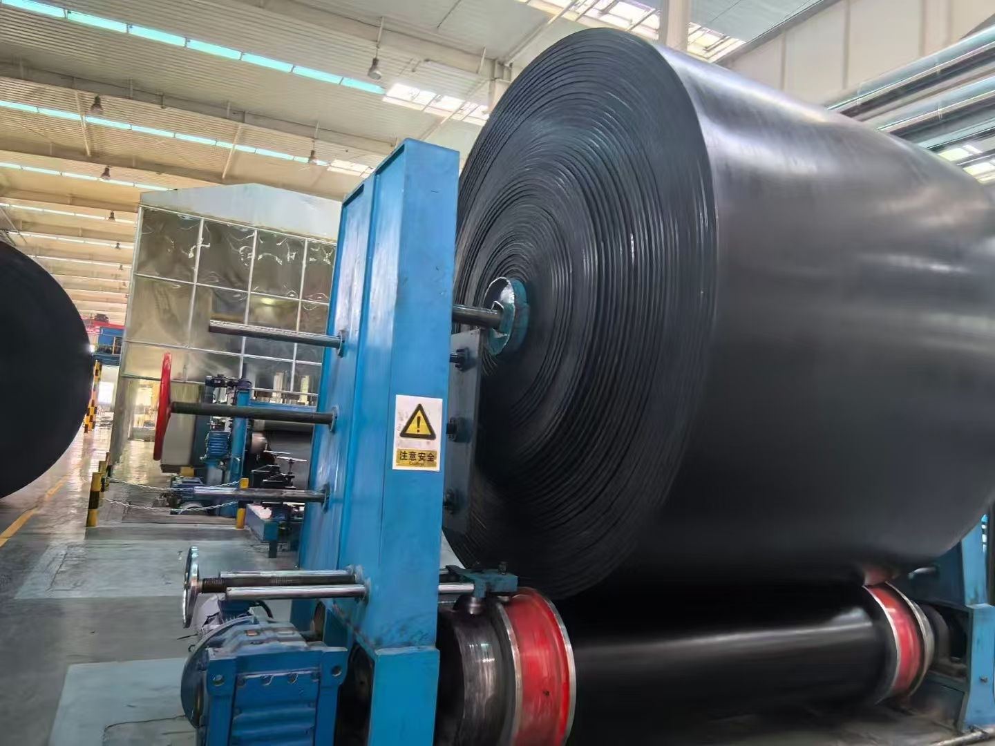Cold-resistant conveyor belt