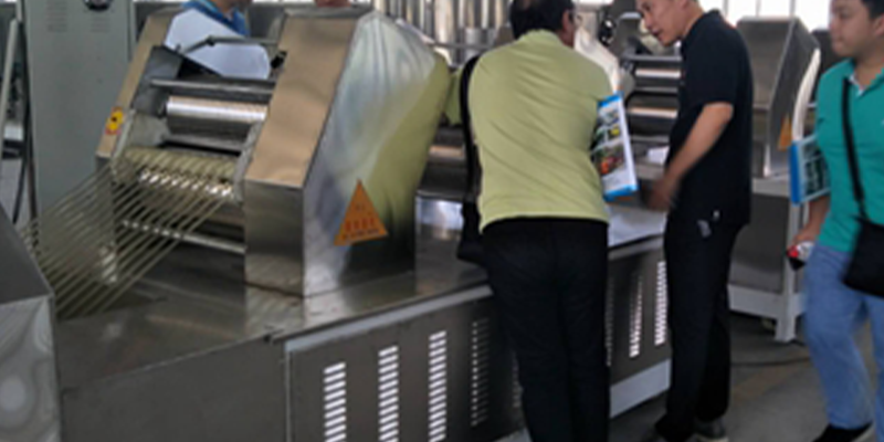 The Philippines Clients Come To Order The Dry Noodle Machine