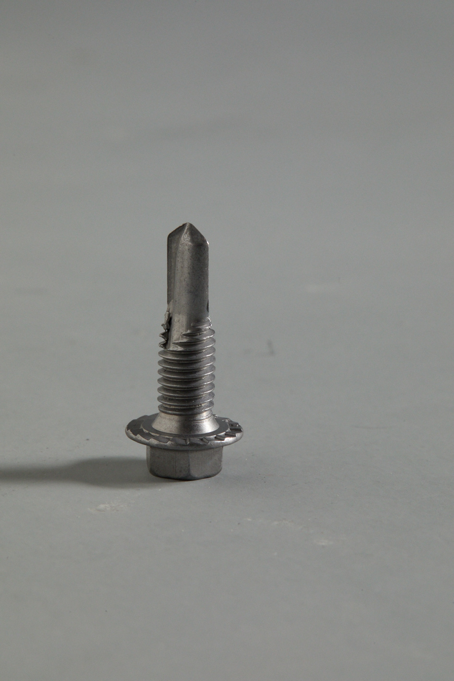 Hexagonal flange self drilling and self tapping screws