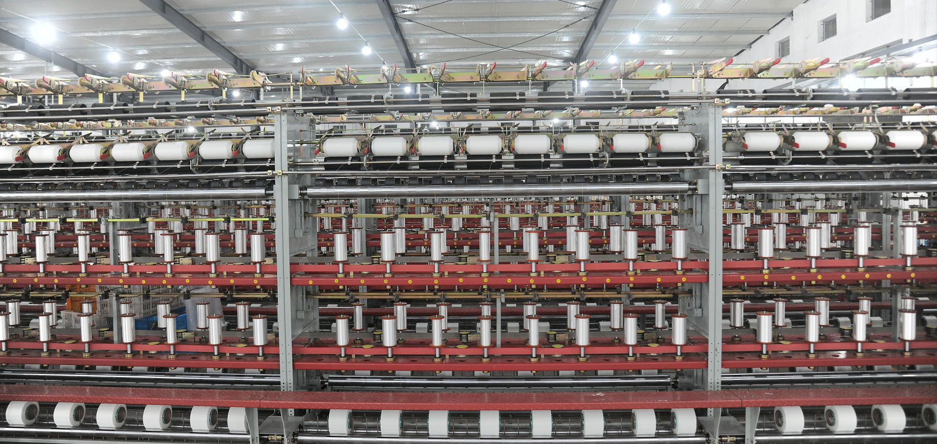 Focus on the main business, layout of the whole industry chain
