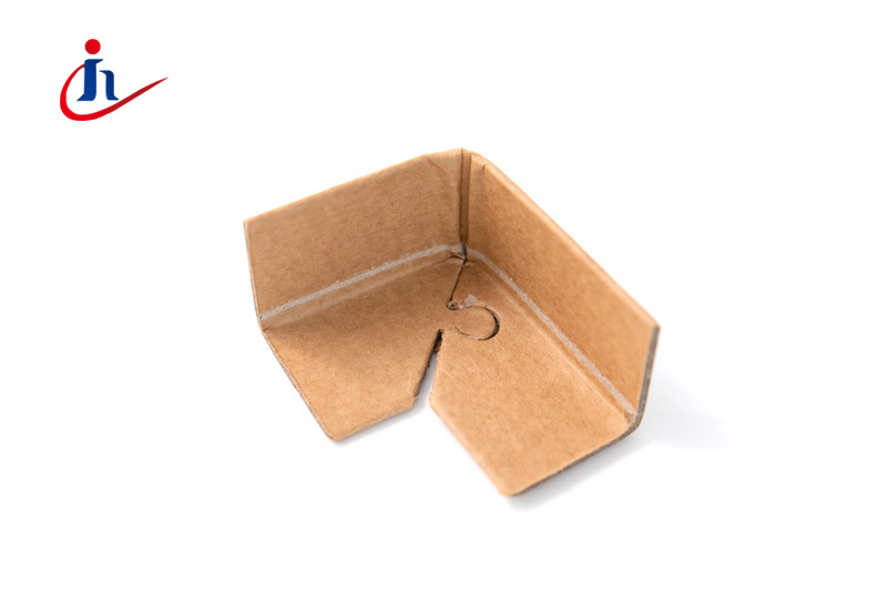 Anticollision paper corner protector-latch type