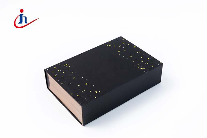 Foldable gift box