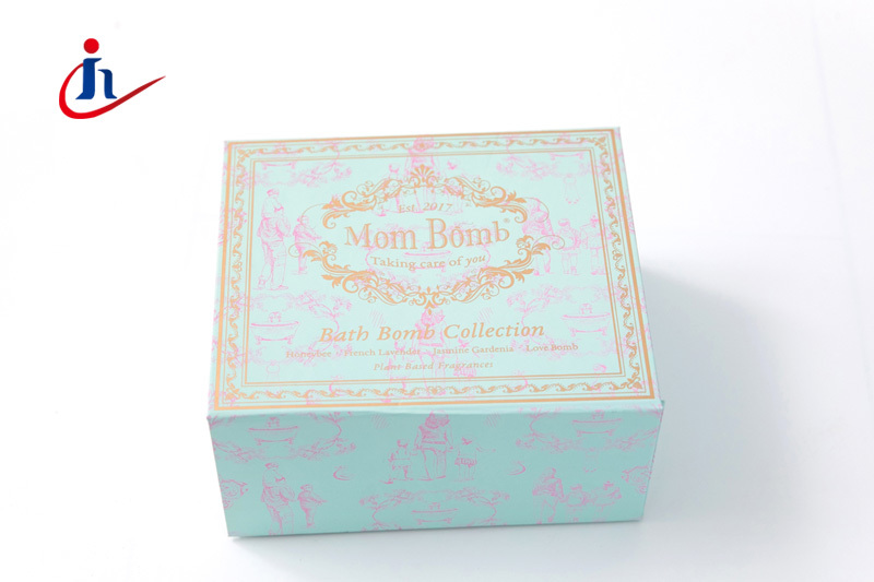 Foldable gift box