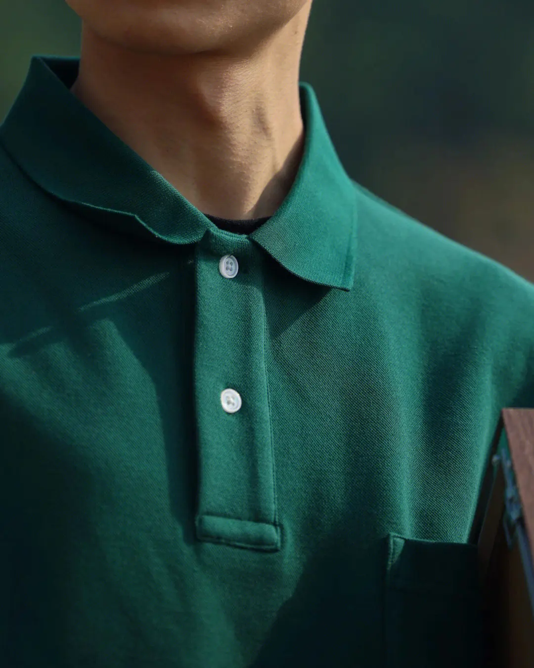 The polo shirt is stylish and light. It's methodical.