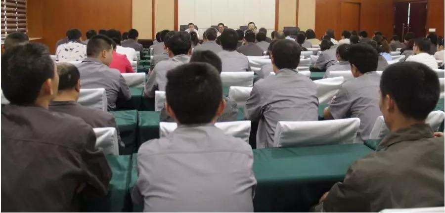 四川德華電氣有限責(zé)任公司召開安全生產(chǎn)會議