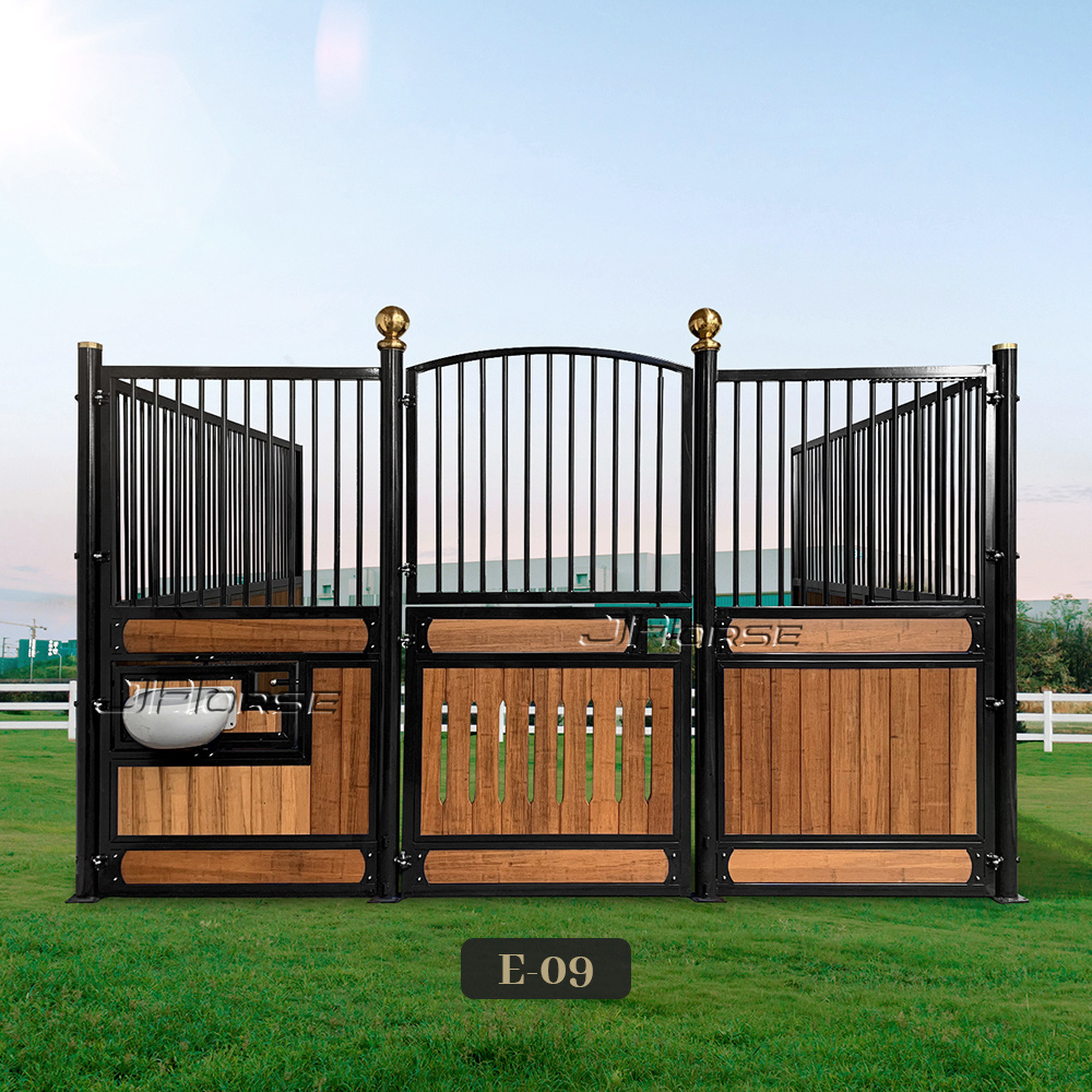 E-09 Well-Ventilated Wire Mesh Infill Stable Front (With Fold-Down Feeder Window)