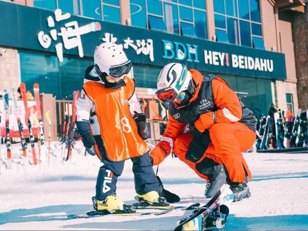 Winter vacation to Beida Lake to learn skiing, with ice and snow cast brave youth | winter camp hot recruitment