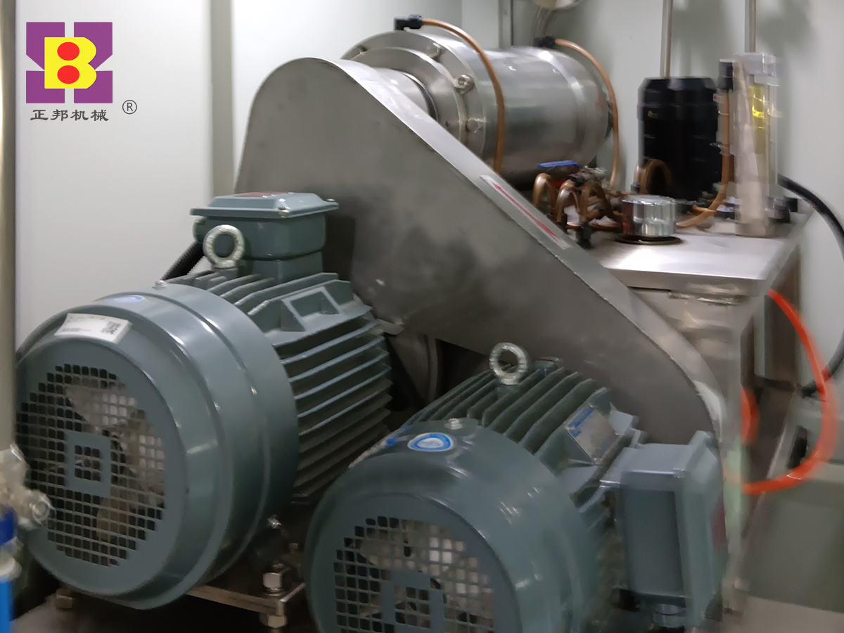 The site of the small horizontal screw machine The site of the small horizontal screw machine