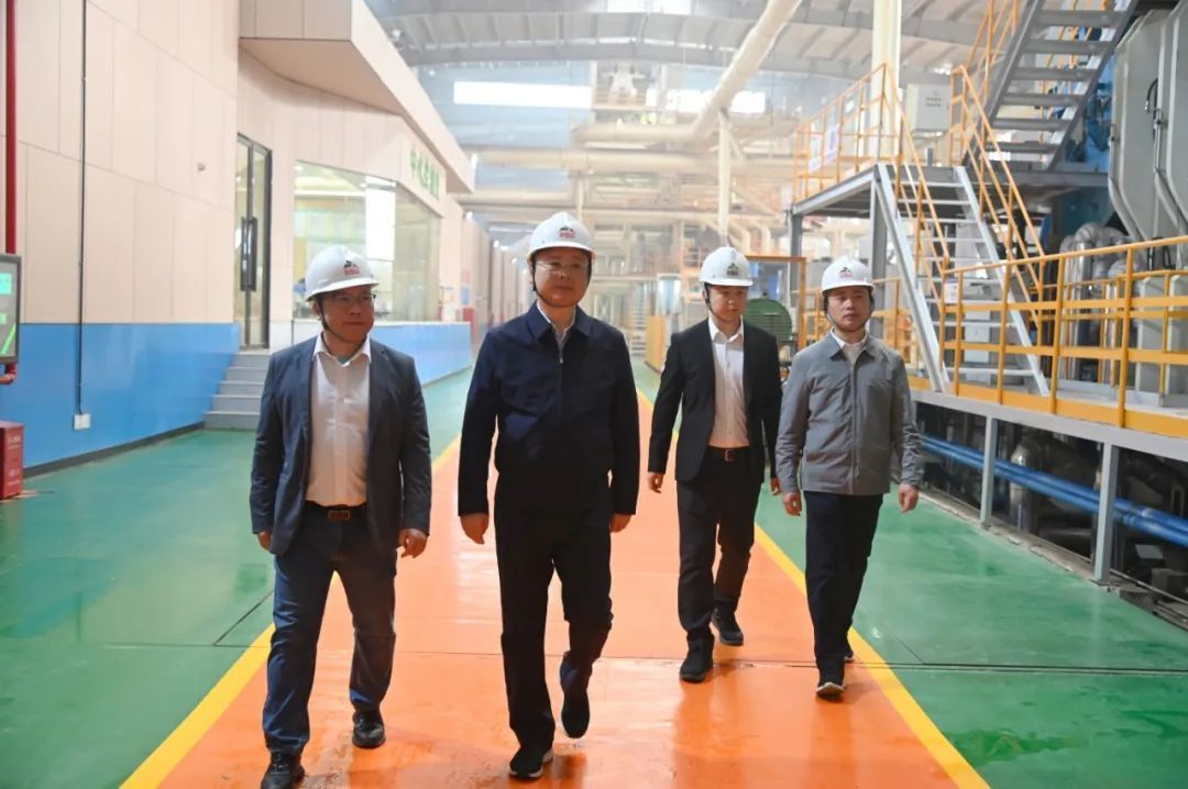 陳斌慰問環(huán)江祥盛公司員工并調(diào)研企業(yè)發(fā)展