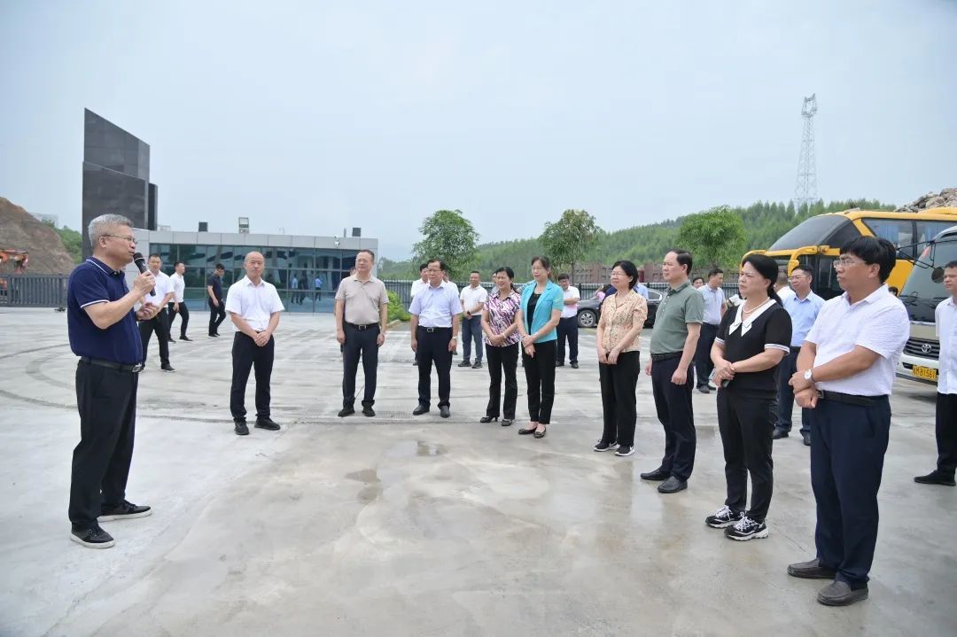 河池市年中工作會議與會代表到環(huán)江祥盛參觀調研