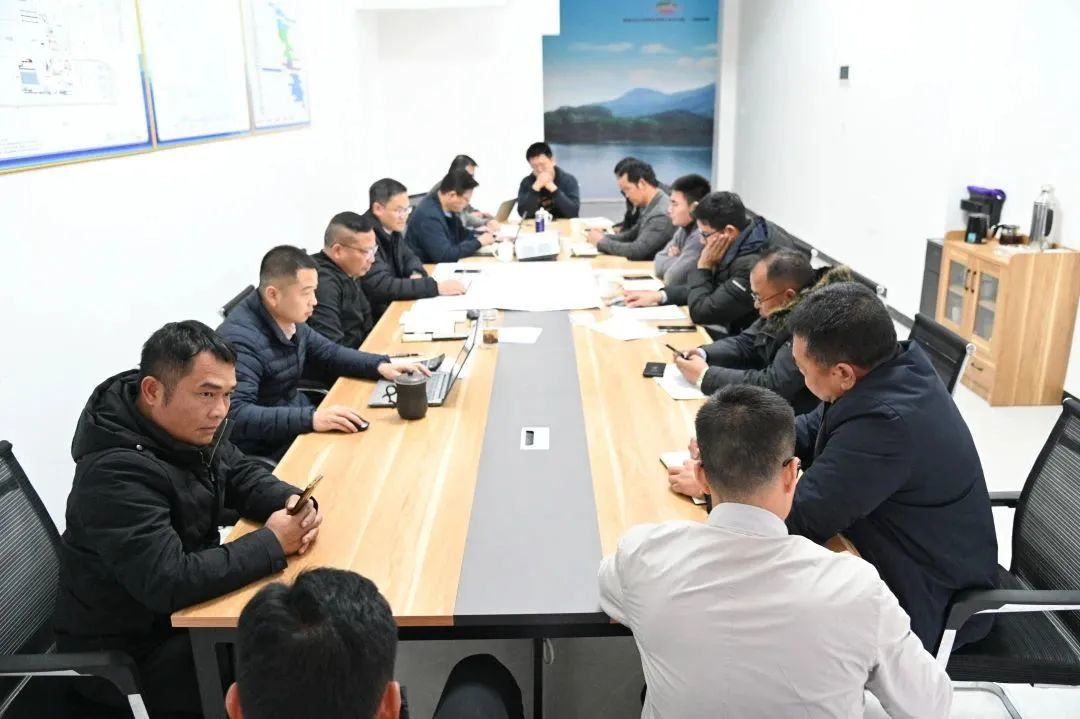 廖兵余指導(dǎo)環(huán)江祥盛公司超強(qiáng)刨花板項(xiàng)目建設(shè)
