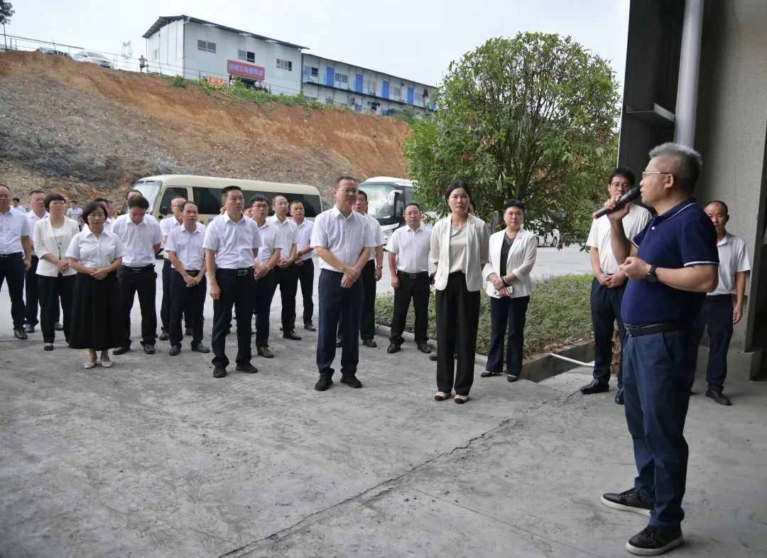 環(huán)江縣年中工作會議與會代表參觀調研環(huán)江祥盛公司