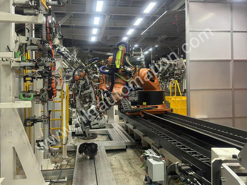 3T payload linear rail supporting KUKA robot 3T payload linear rail supporting KUKA robot