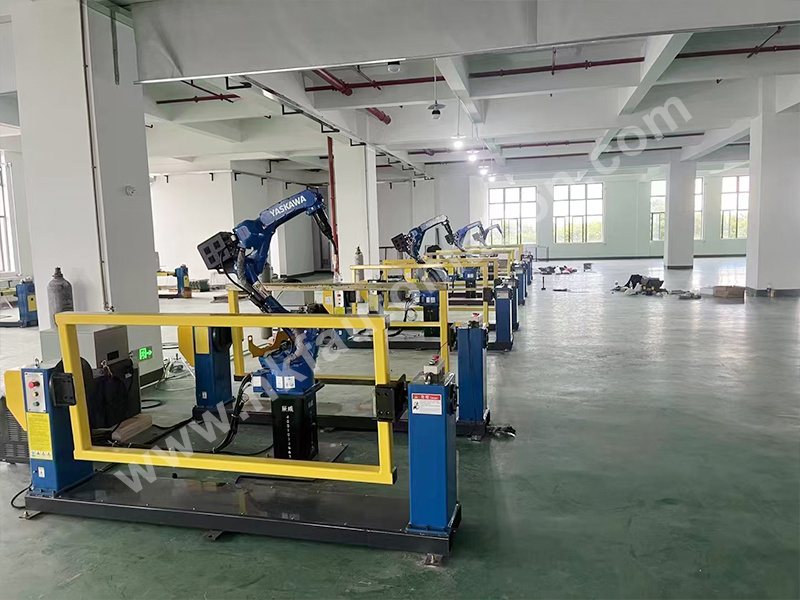 Single-axis positioner supporting Yaskawa welding robot
