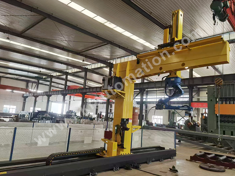 Three-axis walking gantry supporting Yaskawa robot