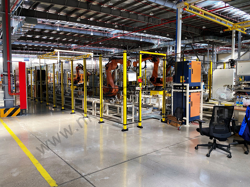 Safety fences applied to robot handling sites