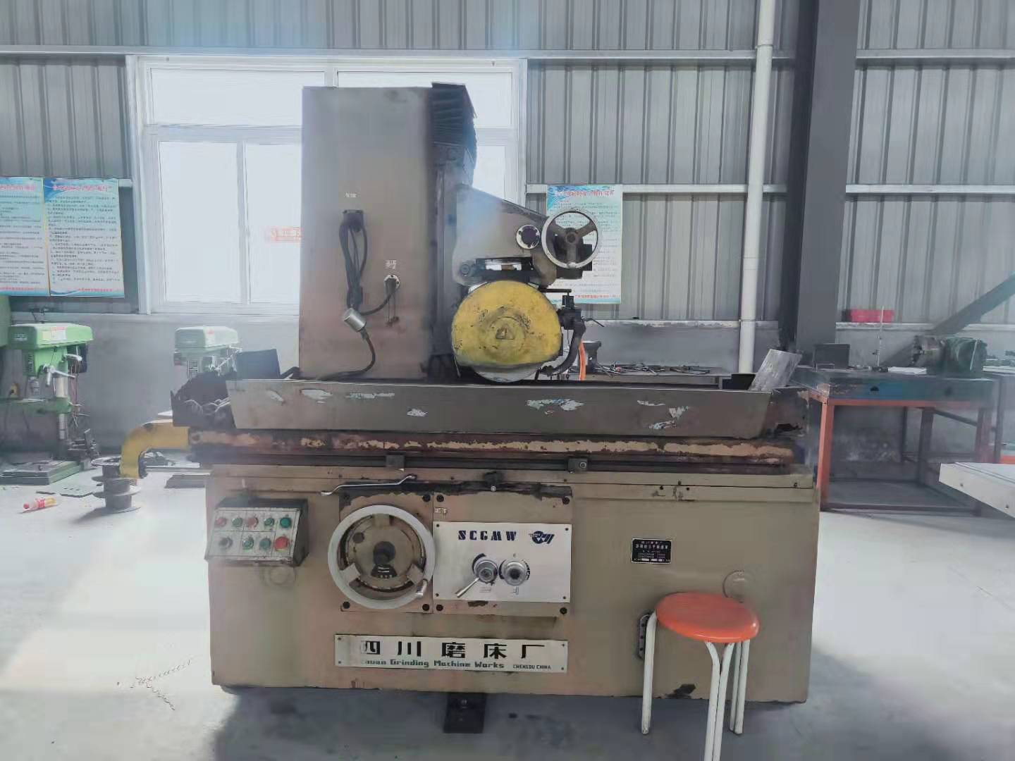Grinding machine Grinding machine