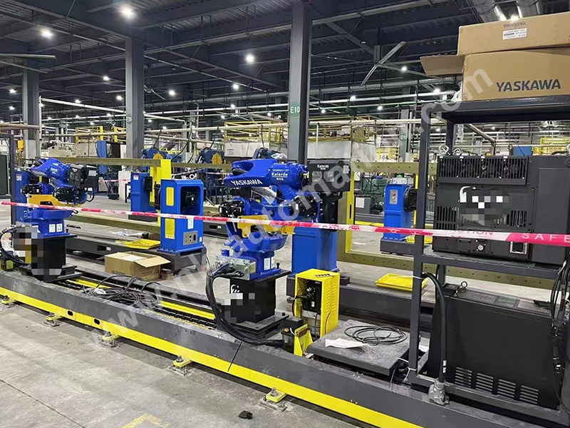 Light linear rail supporting Yaskawa welding robot