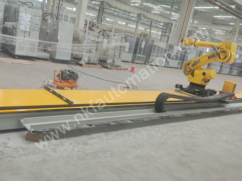 2T payload linear rail supporting Fanuc robot 2T payload linear rail supporting Fanuc robot