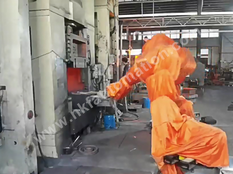 Protective clothing is used for robotic forging