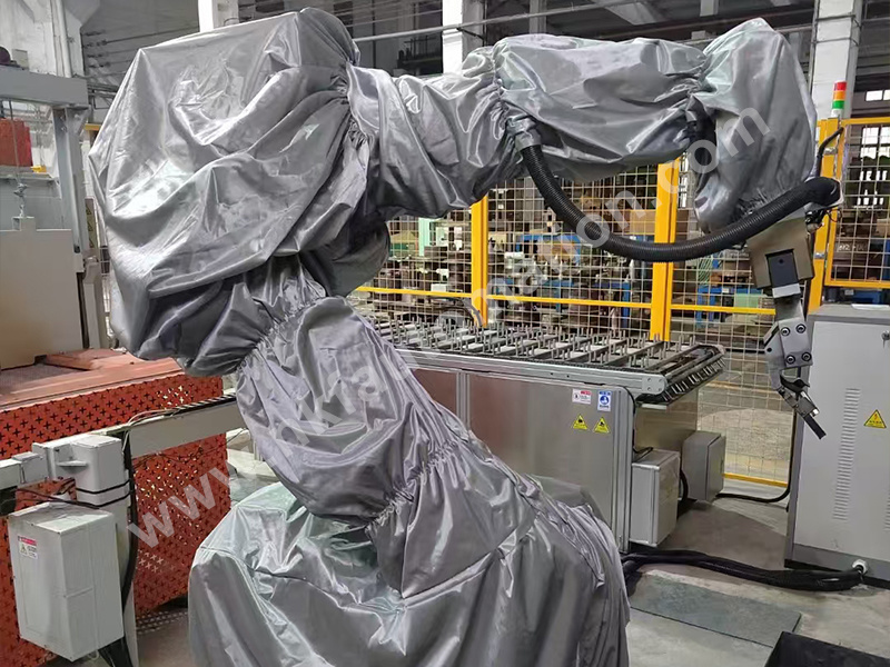 Protective clothing is used for casting