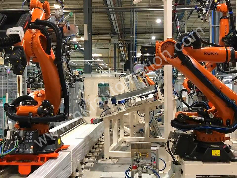 Heavy payload linear rail supporting KUKA robot Heavy payload linear rail supporting KUKA robot