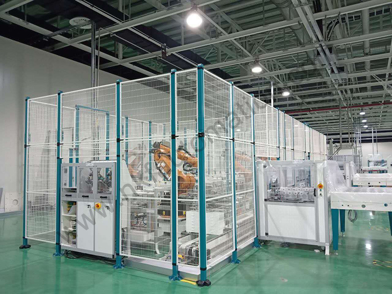 Customized safety fence applied to automated production lines