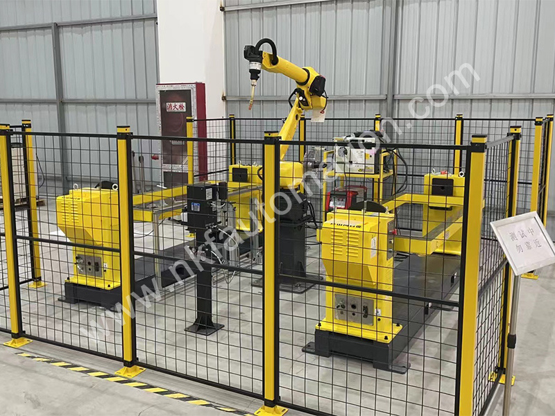 Fanuc Robots and Single-Axis Positioner with Safety Fence Fanuc Robots and Single-Axis Positioner with Safety Fence