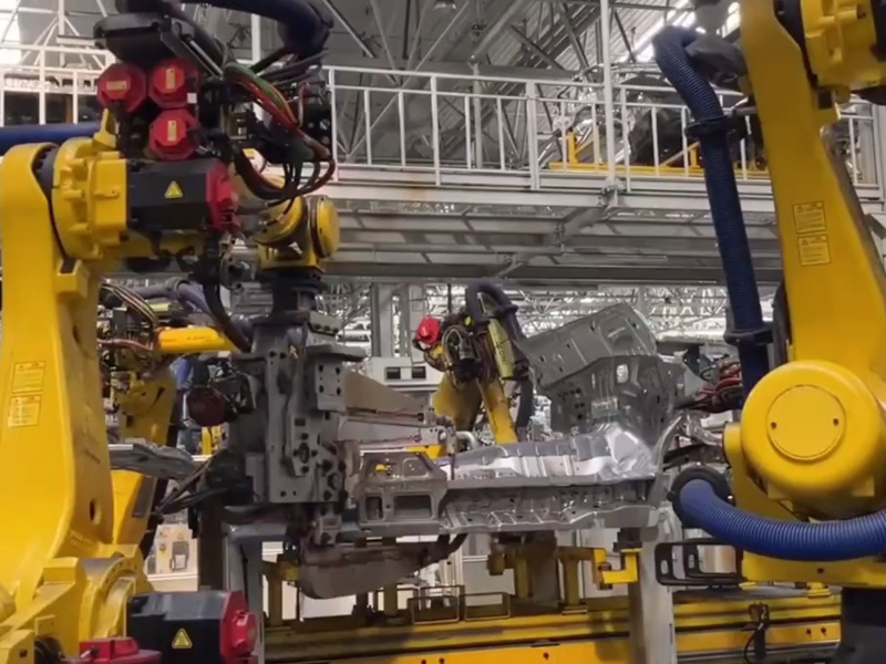 Fanuc robot spot welding of automotive parts Fanuc robot spot welding of automotive parts