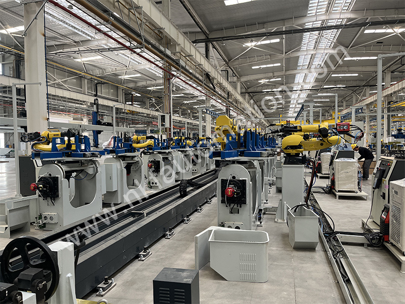 Two-axis P type positioner and linear rail supporting Fanuc robot Two-axis P type positioner and linear rail supporting Fanuc robot