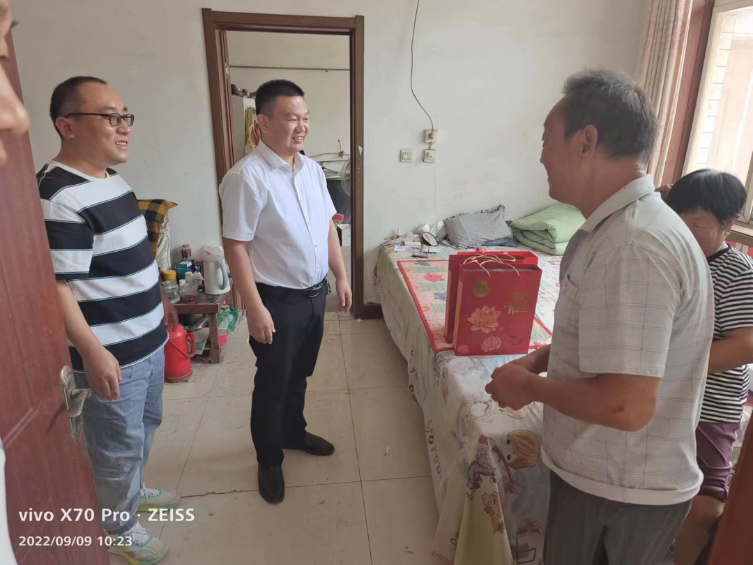 情暖中秋佳節(jié) 助力鄉(xiāng)村振興——故城縣中醫(yī)醫(yī)院赴幫扶村開展節(jié)前走訪慰問活動