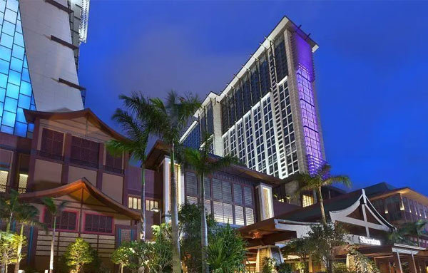 第34屆婕斯大學在澳門喜來登酒店成功舉辦,婕斯的醫(yī)學顧問兼發(fā)言人文森.蔣帕帕博士演講