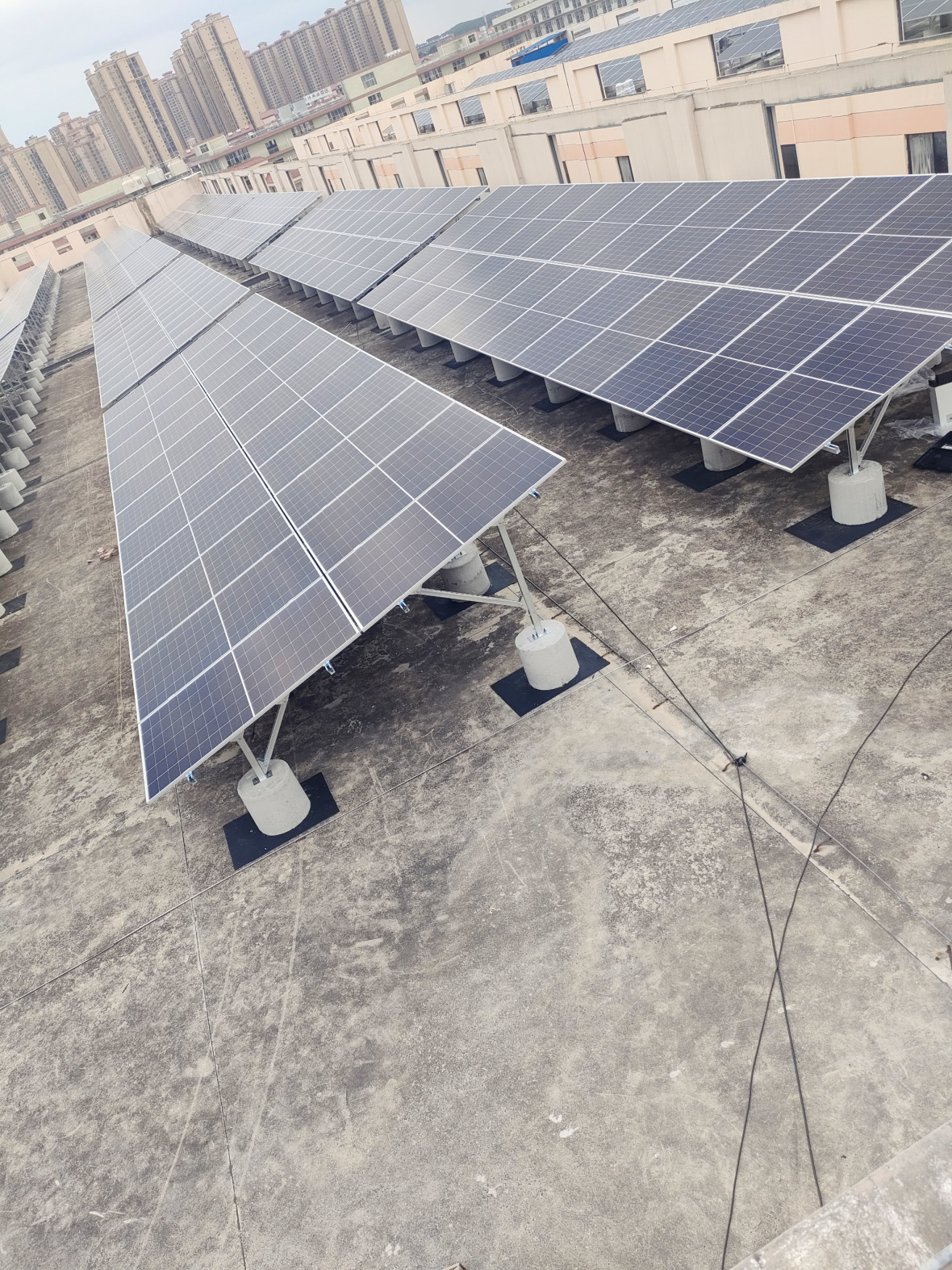 Harnessing the Power of Solar Panels for Efficient Power Stations