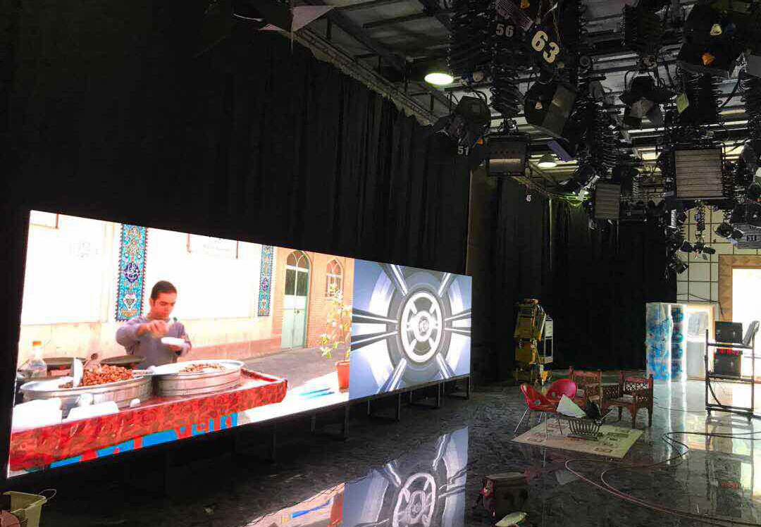 イランのテレビスタジオでP2.5 10X2M