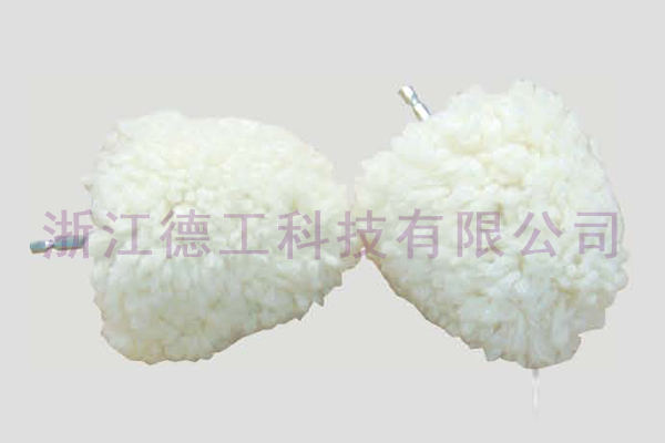 Gyro-shaped wool ball