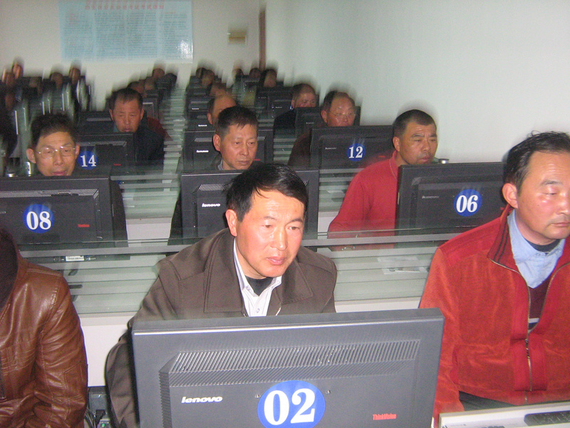  爭(zhēng)分奪秒 全神貫注