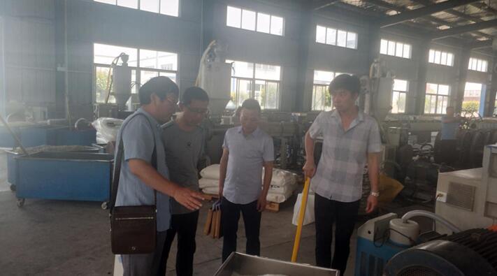 The owner and expert of Henan Taihui Expressway inspected Liangcheng Technology in the hot summer