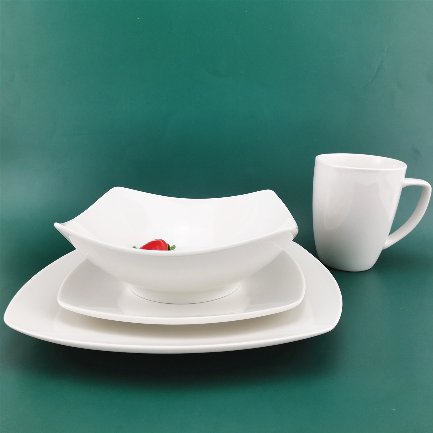 Pure white dinnerware