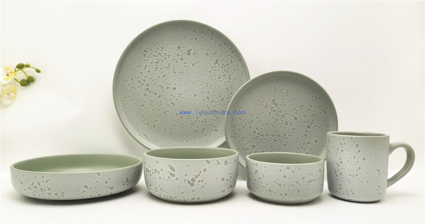 Elevate Your Dining Experience with QUEENZA's Exquisite Ceramic Dinnerware