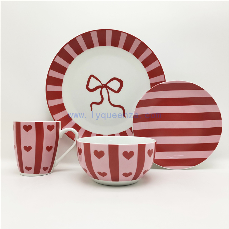 Red and Pink Color Hearts Pattern 16 Pieces Porcelain Dinner Set for Valentine's Day from Queenza