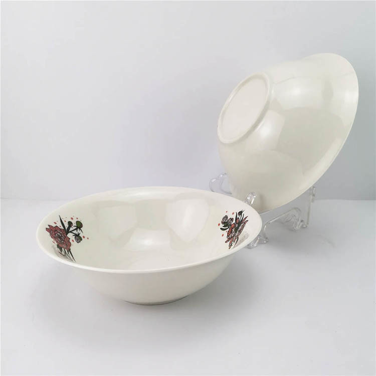Round salad bowl
