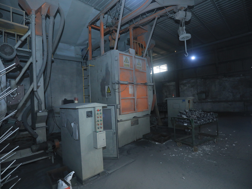 Hook type shot blasting machine